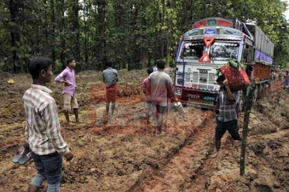 Tripura Govt. officials inspected Lowairpoa road on Saturday : ‘200 / 300 vehicles remained immovable, Only 46 vehicles entered via Assam-Agartala main National Highway on last night’, SDM P Acharjee told TIWN Tripura Govt. officials inspected Lowairpoa road on Saturday : ‘200 / 300 vehicles remained immovable, Only 46 vehicles entered via Assam-Agartala main National Highway on last night’, SDM P Acharjee told TIWN